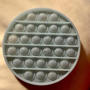 Thisbis a glow in the dark pop it